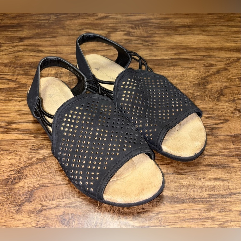 Cushionaire Sandals Size 8.5